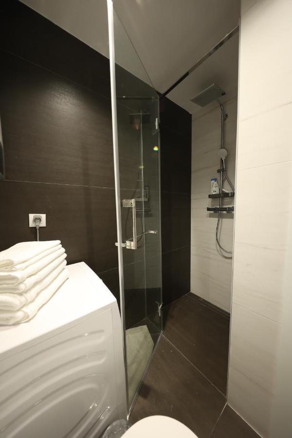 Modern Apartment In The Heart Of بلغراد المظهر الخارجي الصورة