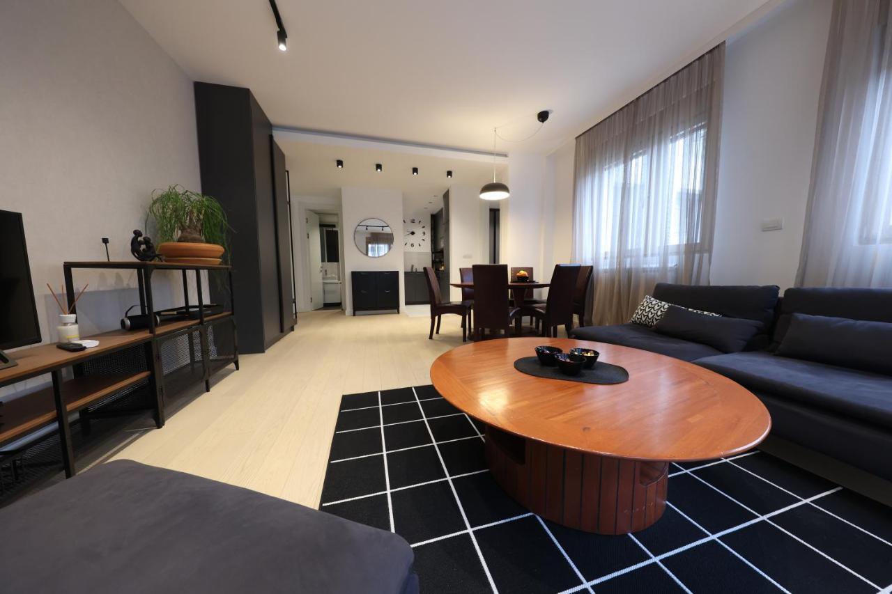 Modern Apartment In The Heart Of بلغراد المظهر الخارجي الصورة